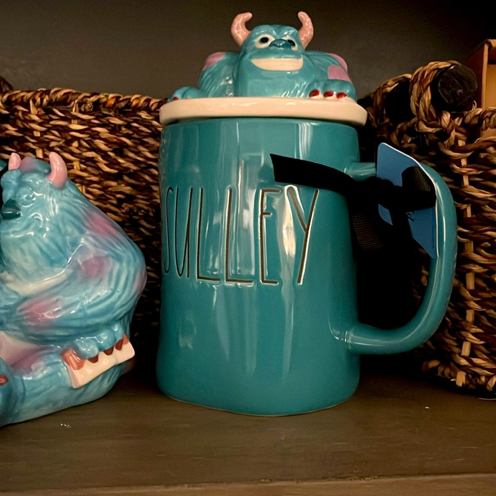 Giant lidded mug